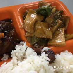 高校餐飲管理新篇章 聚焦工程技術大學店的運營實踐與優化策略